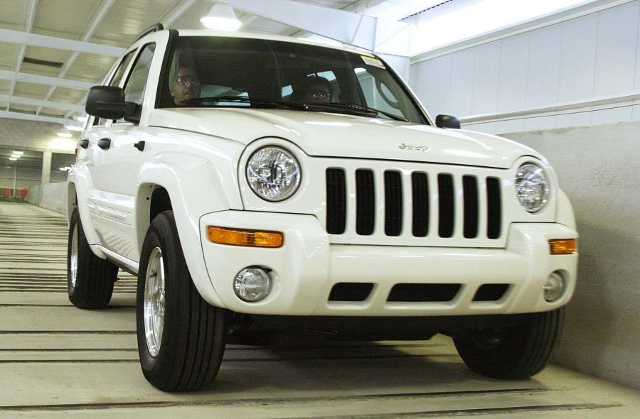  Jeep Liberty 2002 года  (фото 24 из 72)